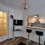 Nice And Cozy 1B Apartment In The Heart Of Paris