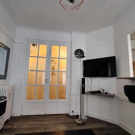 And Cozy 1b In The Heart Of Parigi